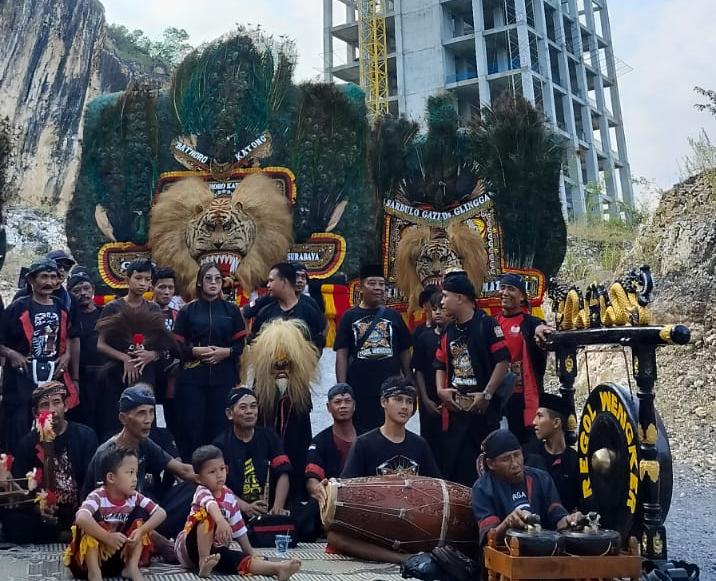 Seniman Regol Wengker Ponorogo Kecam Monumen Reog Disebut Berhala