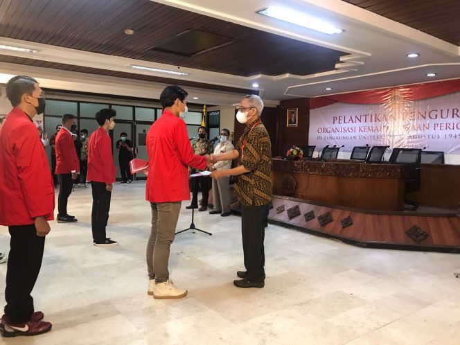 
 Rektor Lantik Ketum Orkem Untag Surabaya Baru