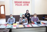 Polda Jatim gelar rilis terkait penetapan tersangka terhadap Ketua Khilafatul Muslimin Surabaya Raya jadi tersangka, (foto: Ady_Kicom)