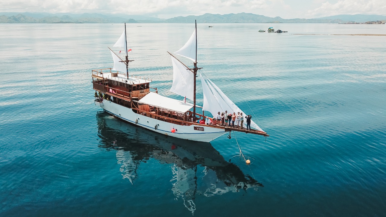 Sailing with a Phinisi boat in Labuan Bajo