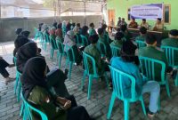 Mahasiswa Universitas Hamzanwadi saat melakukan PKKM di Dasan Borok, Lombok Timur.(Foto: Humas Universitas Hamzanwadi)