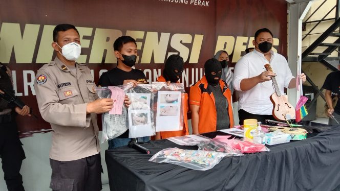 
					Pakai Sapu, Seorang Ibu di Bulak Banteng Surabaya Aniaya Anak Kandung Hingga Tewas