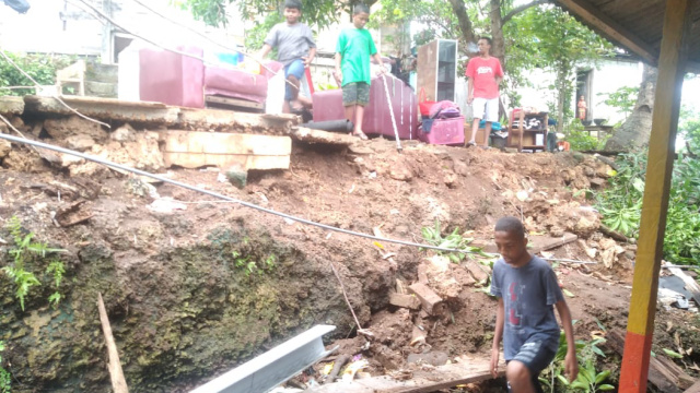 
 Sejumlah Rumah Warga Kabupaten Kepulauan Tanimbar Rusak Akibat Gempa M7,6