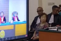 Sembari duduk di atas kursi roda, Nenek 78 tahun jalani persidangan di Pengadilan Negeri Jombang.