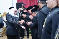 Foto : Gubernur Jatim, Khofifah Indar Parawansa saat melantik 160 pejabat administrator eselon III di Gedung Negara Grahadi, Surabaya