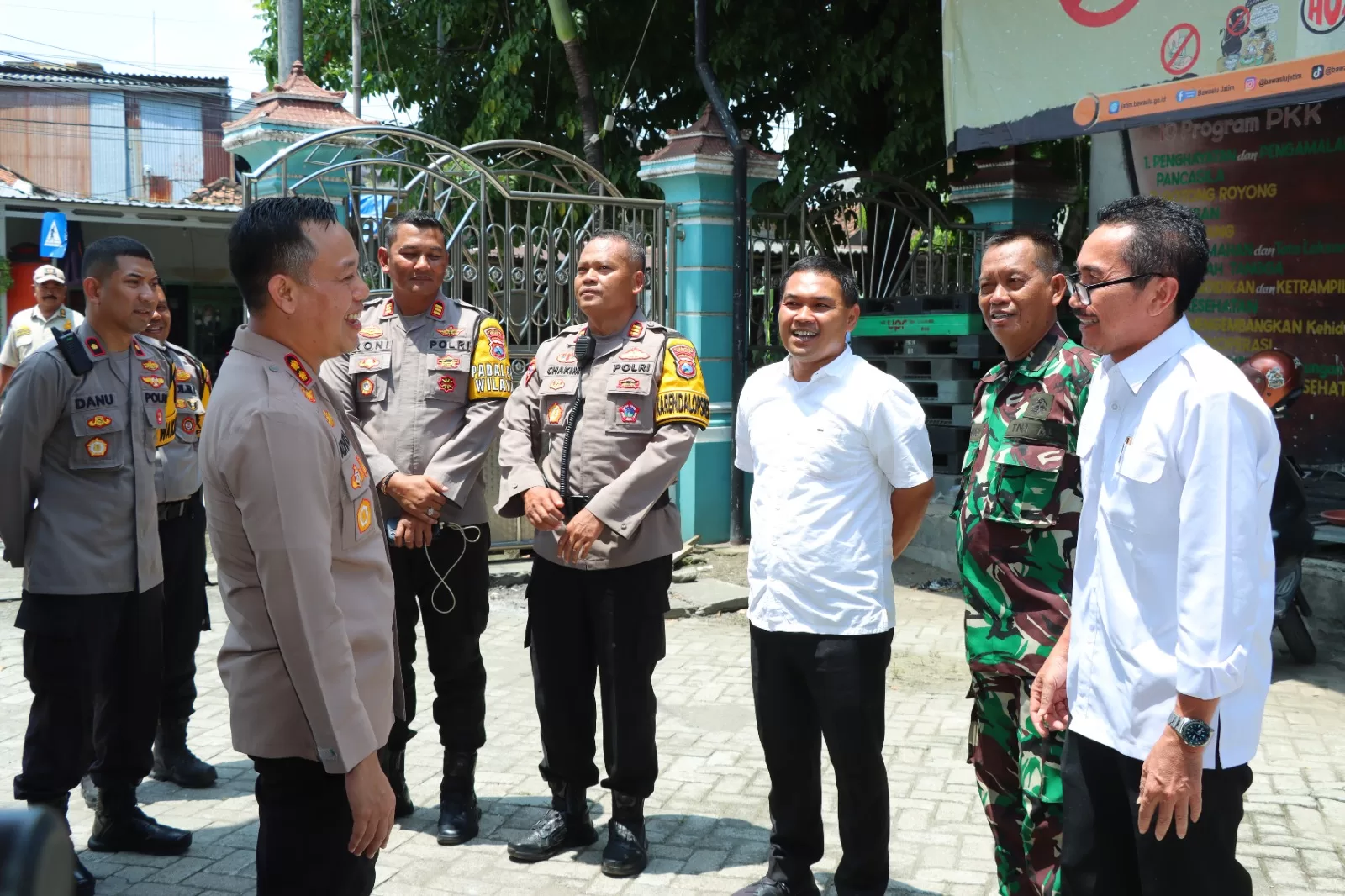 Pastikan Penghitungan Suara di Tingkat PPK Aman, Kapolres Gresik Sambang Lokasi di Sejumlah Wilayah