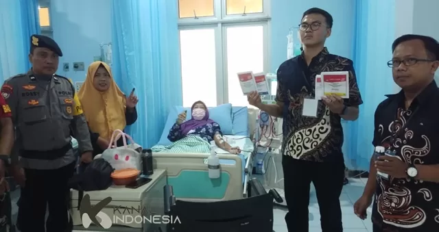 Salut, Meski Terbaring, Pasien RS dr. Sayidiman Magetan Tetap Gunakan Hak Pilihnya-kanalindonesia