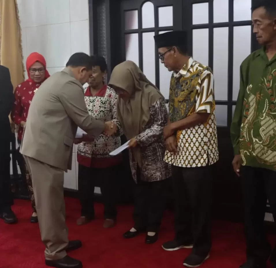 Terdampak Penataan Benteng Pendem, Bupati Semarang Berikan Tali Asih Kepada 6 KK