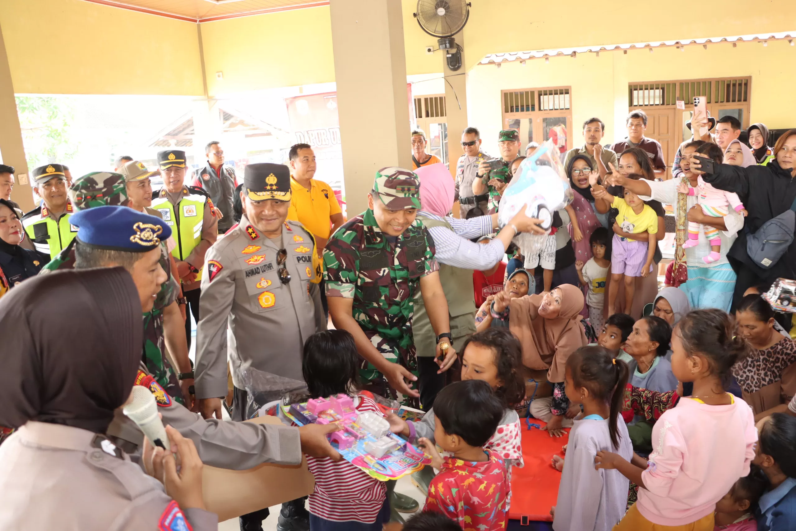 Banjir di Grobogan, Kapolda Jateng dan Pangdam Kunjungi Lokasi Pengungsian