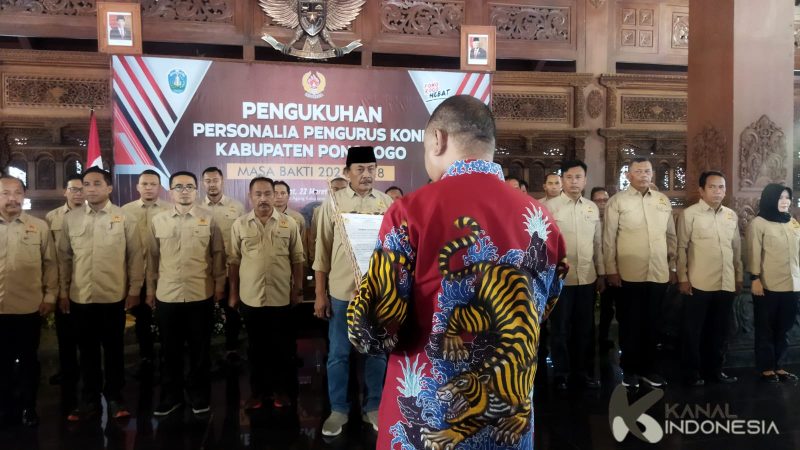pengurus KONI Ponorogo dalam prosesi pelantikan oleh KONI Jawa Timur. (foto: Imam Mustajab)