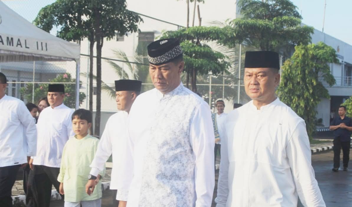 Danlantamal III Jakarta Dampingi Wakasal Melaksanakan Shalat Idul Fitri 1445 H/ 2024