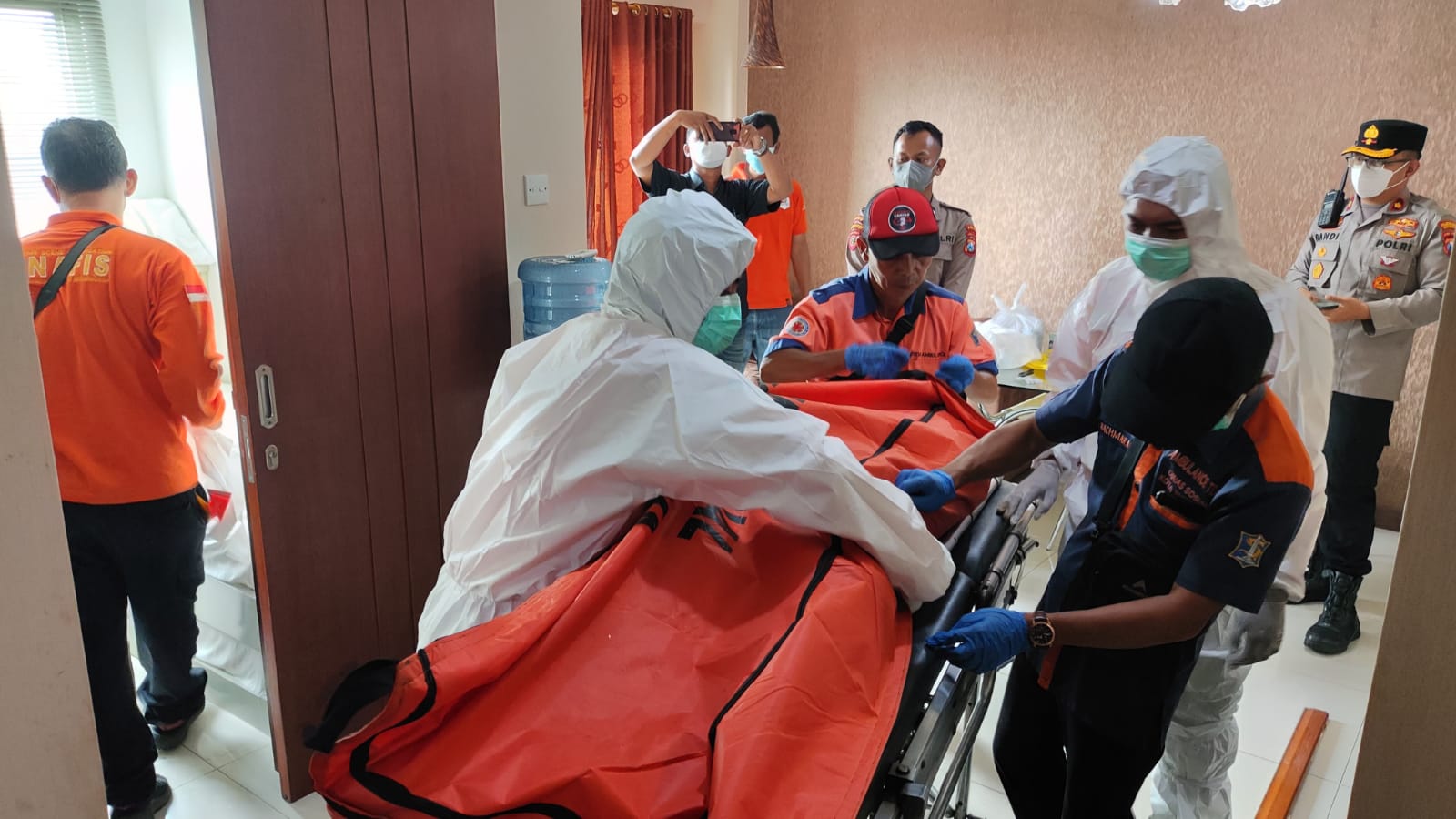 WNA Asal Filipina Ditemukan Tewas di Apartemen Water Palace Surabaya, Petugas Temukan Obat-obatan Milik Korban