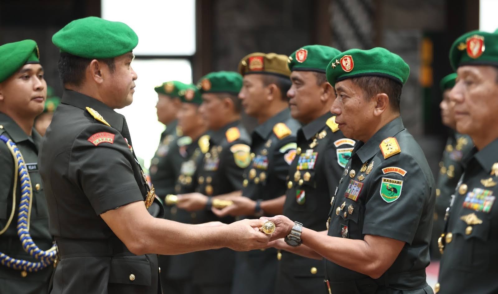 Kasad Terima Penyerahan Jabatan Ka RSPAD dan Pimpin Sertijab 7 Jabatan Strategis TNI AD