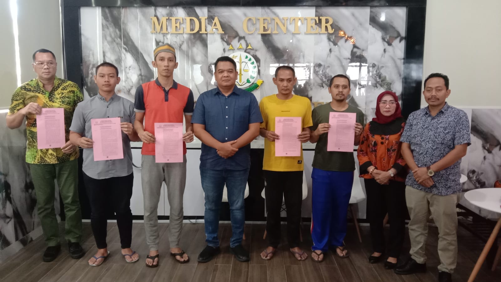 Kejari Surabaya Hentikan 6 Perkara Melalui Restorative Justice, Tersangka dan Korban Sepakat Damai