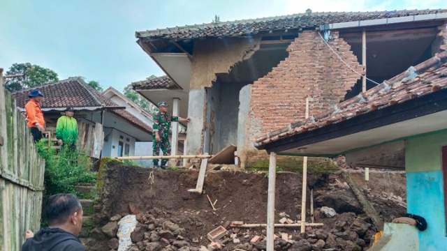 Hari Ketiga Pascagempa Garut, 267 Rumah Rusak
