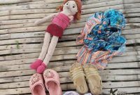boneka, sandal, dan pakaian milik korban tenggelam di Ponorogo. (foto: Imam Mustajab)