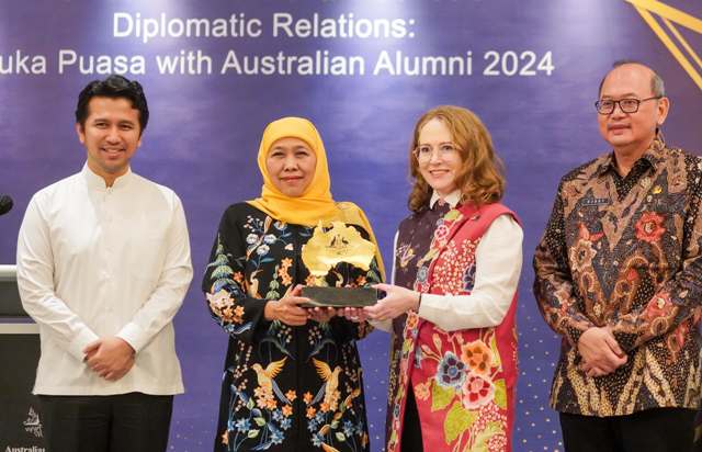Peringati 75 Tahun Diplomasi Australia-Indonesia, Khofifah Apresiasi Legacy Kinerja Fionna Hoggart Mulai Vaksin PMK Hingga Dibukanya Western Sydney University di Jatim
