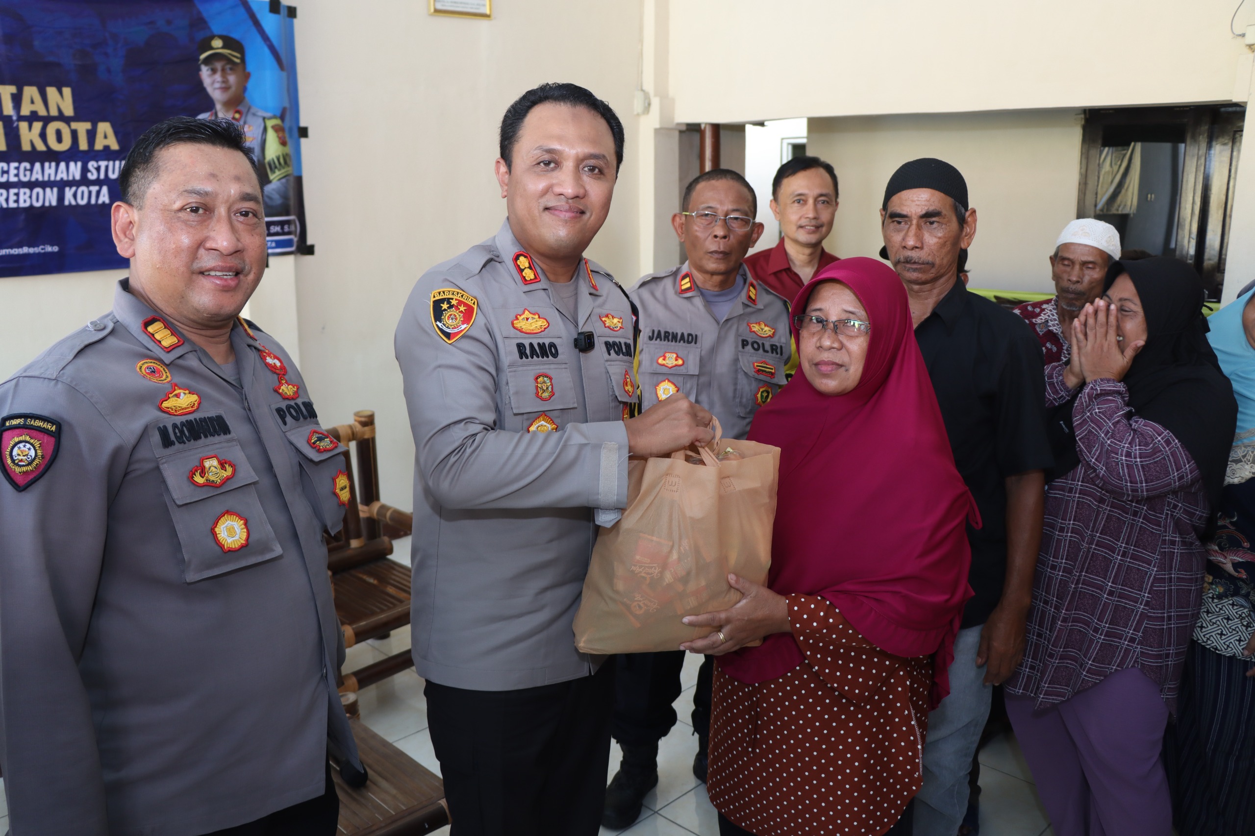 Cegah Stunting, Kapolres Cirebon Kota Gelar Bakti Kesehatan di Gunung Jati