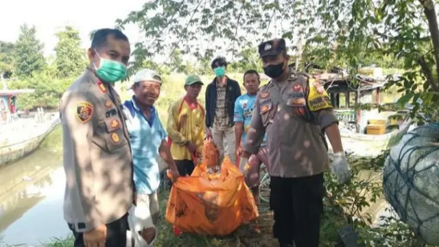 Mayat Mr X Mengambang di Muara Sungai Asemdoyong Pemalang Ditemukan oleh Warga