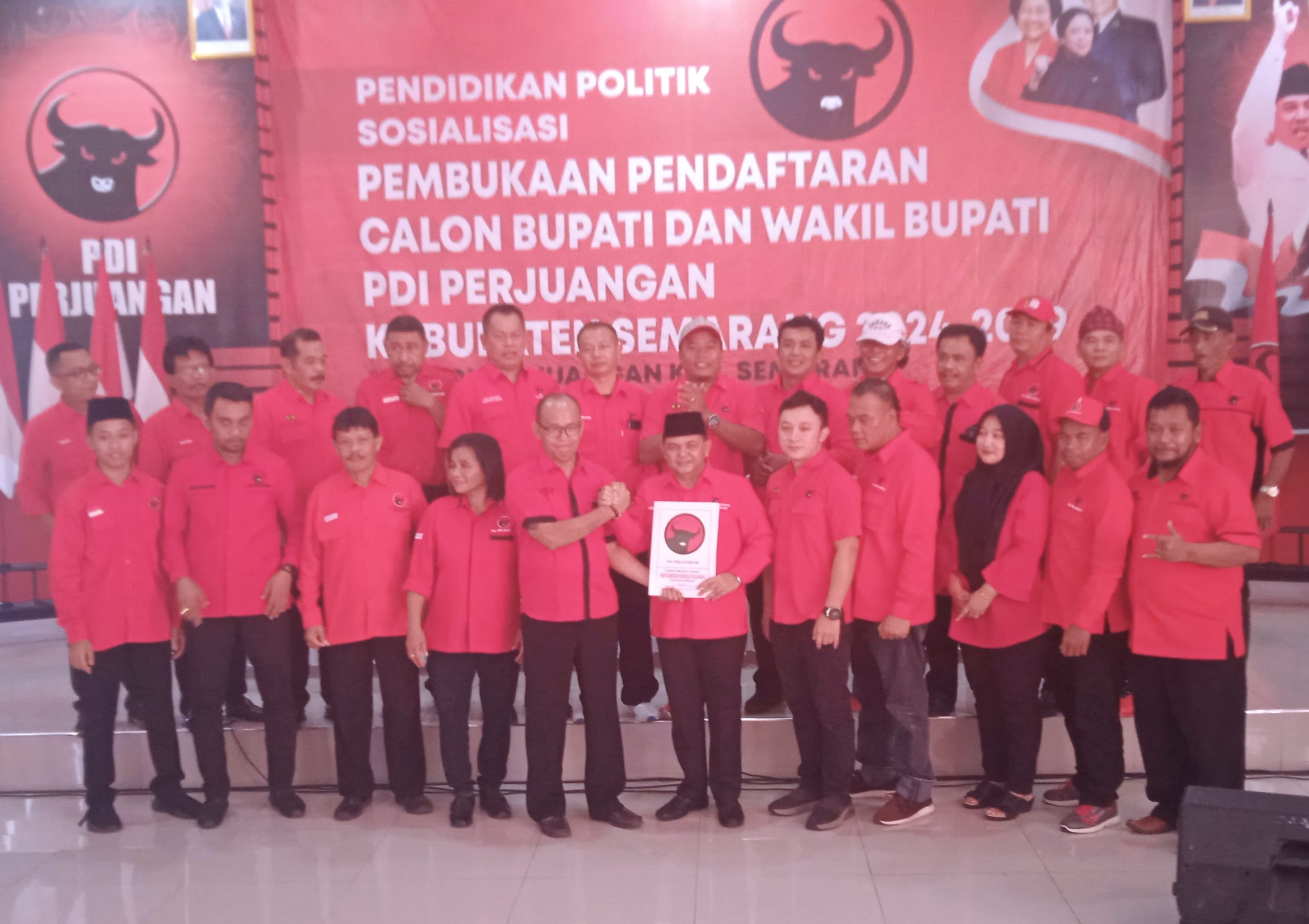 Ngesti Nugraha Ambil Formulir Pendaftaran Bacalon Bupati Semarang di PDI Perjuangan