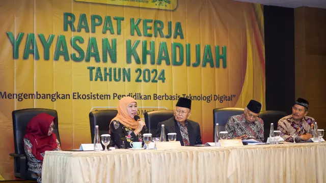 Khofifah Dorong Yayasan Pendidikan Khadijah Kembangkan Ekosistem Berbasis Teknologi Digital dengan Penguatan Nilai Aswaja