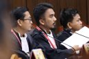 Muhammad Habibi selaku Kuasa hukum Pemohon menyampaikan pokok permohonan pada sidang Perselisihan Hasil Pemilihan Umum Anggota DPD Provinsi Sumatera Utara Tahun 2024, pada Kamis (2/05) di Ruang Sidang Panel 1 Gedung MK. Foto Humas MKRI