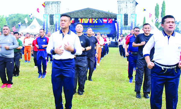 Danlantamal III Jakarta Ikuti Olahraga Bersama dengan Kasal