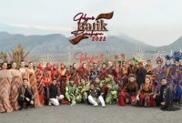 Dokumen foto Nanang kanalindonesia.com: Foto bersama aktor kegiatan gebyar batik Pamekasan Tahun 2022 