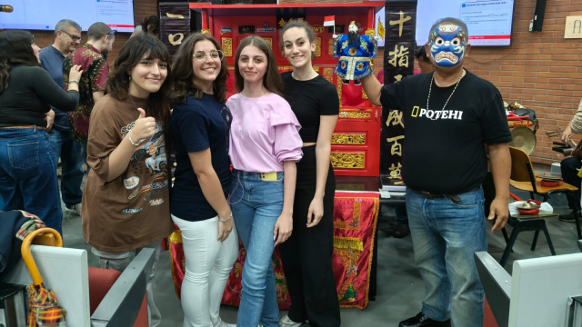 Wayang Potehi dari Gudo Jombang Pentas di Italia