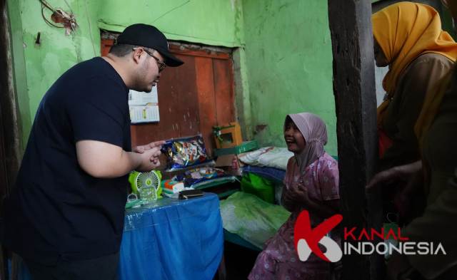 Mas Dhito Bangunkan Rumah Janda Yang Hidup Sebatangkara