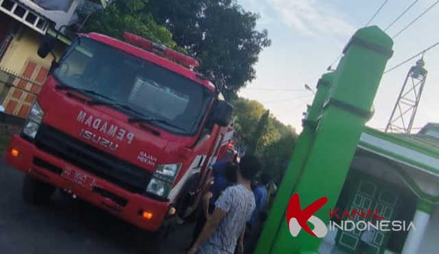Lokalisir Kebakaran di Dusun Iraja Lebo Desa Kalepadang, Mako Satpol PP Kerahkan 2 Unit Armada Damkar