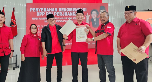PDIP Jatim Serahkan 7 Rekom dan 2 Surat Tugas untuk Pilkada 2024