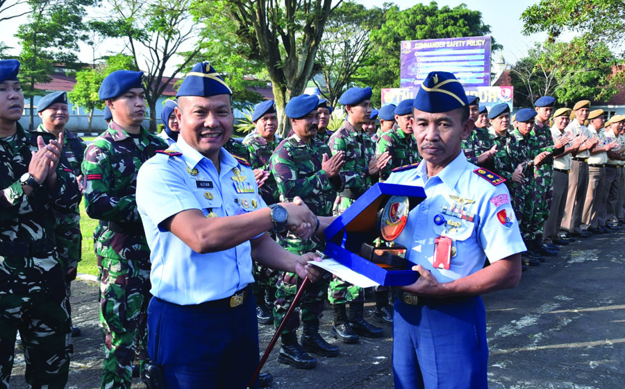Danlanud Husein Sastranegara Lepas Mayor Lek Oo Sobar Bahtiar Purna Tugas