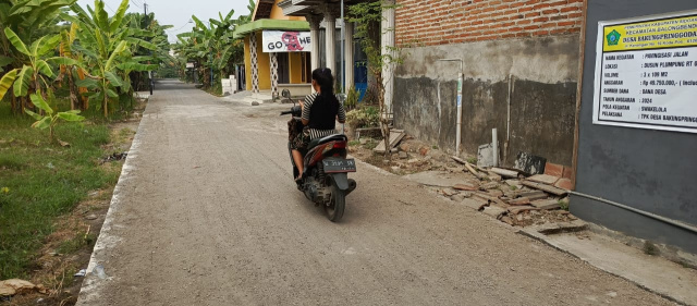 Optimalisasi Pelayanan, Pemdes Bakung Pringgodani Pavingisasi Jalan Lingkungan
