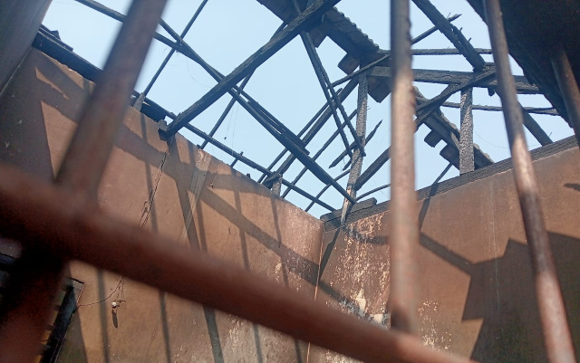 Ditinggal Jemput Anak Sekolah, Rumah di Terung Kulon Sidoarjo Ludes Terbakar