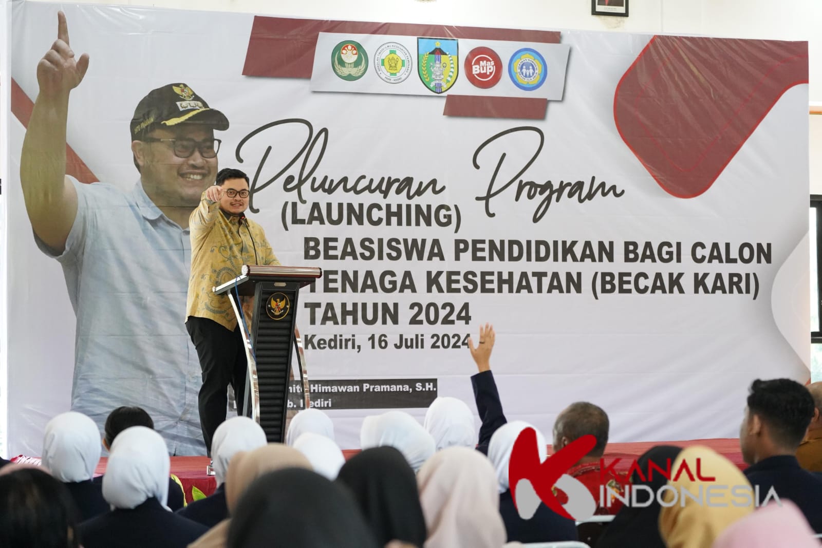 Luncurkan Beasiswa Becak Kari, Mas Dhito Wujudkan Mimpi Warganya Sekolah Ilmu Kesehatan Gratis
