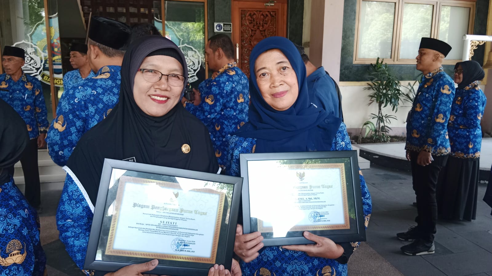 56 ASN Purna Tugas di Bangkalan, Menerima Penghargaan