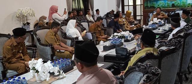 Disdik Sidoarjo Bakal Berlakukan 5 Hari Kerja, Plt Bupati : Ditangguhkan Dulu, Tetap 6 Hari Kerja