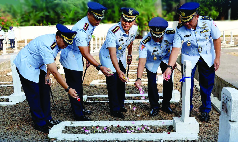 Jelang Peringatan Hari Bakti TNI AU ke 77, Lanud Suryadarma Laksanakan Ziarah Rombongan