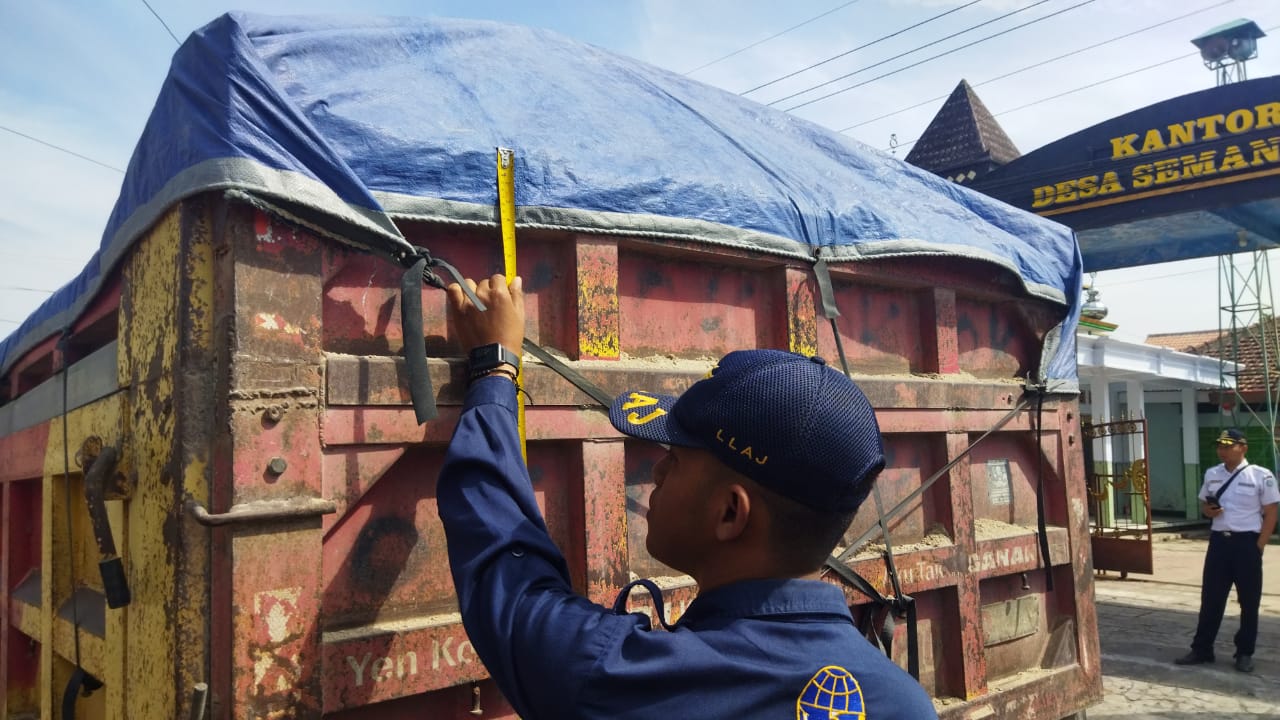 Razia Gabungan Kendaraan ODOL di Ponorogo, 5 Dump Truck Ditilang