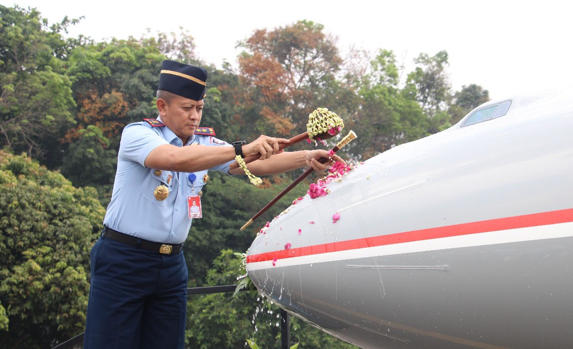 Pesawat Falcon 8X A-0802 Menambah Kekuatan Armada Pesawat VIP/VVIP Skadud 17 Lanud HLM
