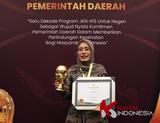 Terima Penghargaan UHC Award 2024, Bupati Dhito Tekankan Peningkatan Mutu Pelayanan Kesehatan