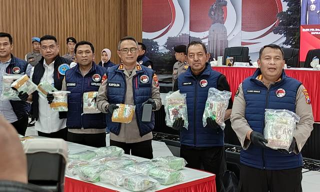 Kapolda Jatim Pimpin Konpers Ungkap Kasus Narkoba Jaringan Internasional di Sidoarjo, BB 30 Kg Sabu
