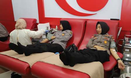 Hari Jadi Polwan ke-76, Polwan Gresik Donorkan Darah Bentuk Kepedulian Terhadap Sesama
