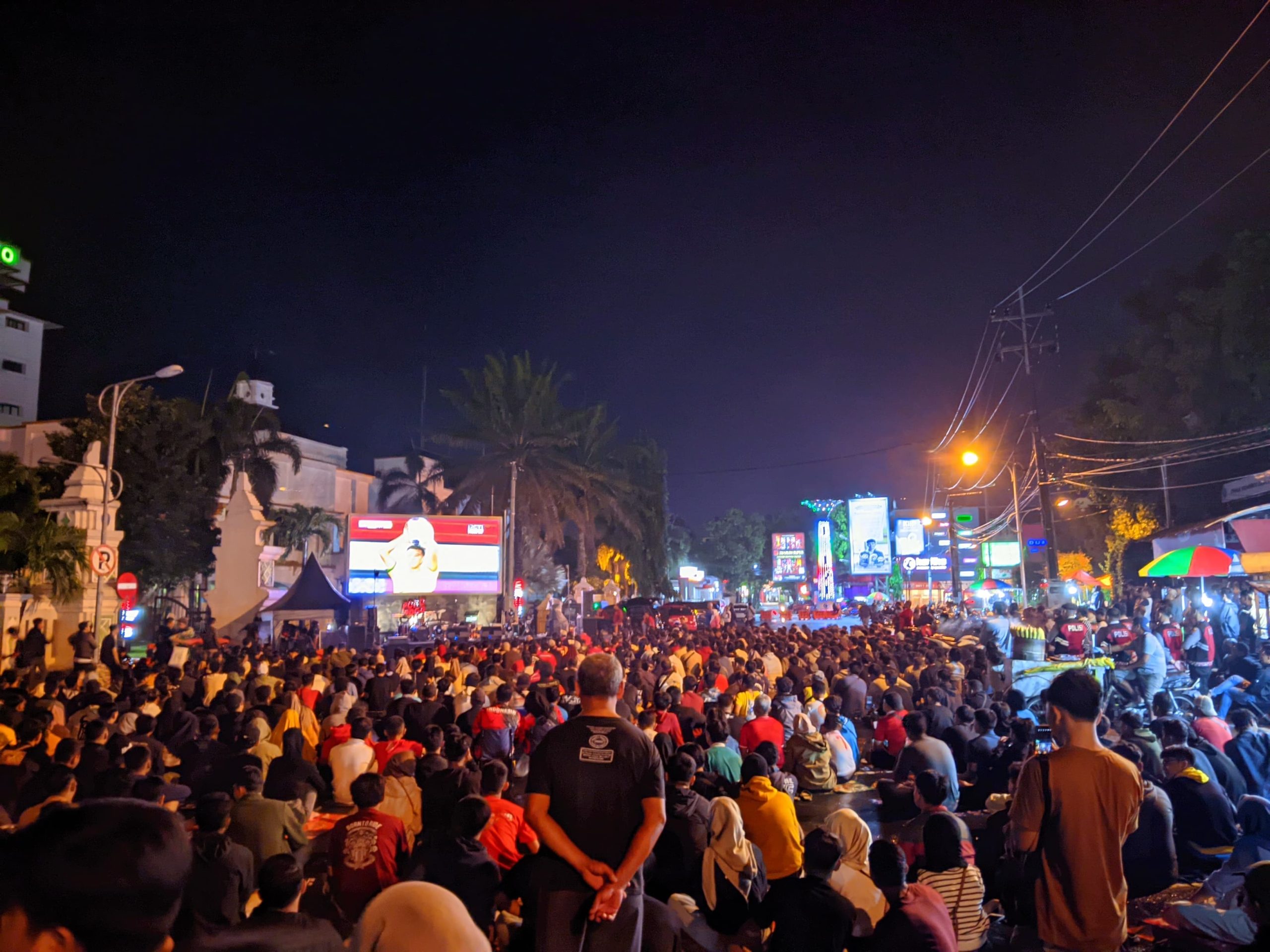 Meriahnya Nobar Timnas Indonesia vs Australia di Alun-Alun Ponorogo