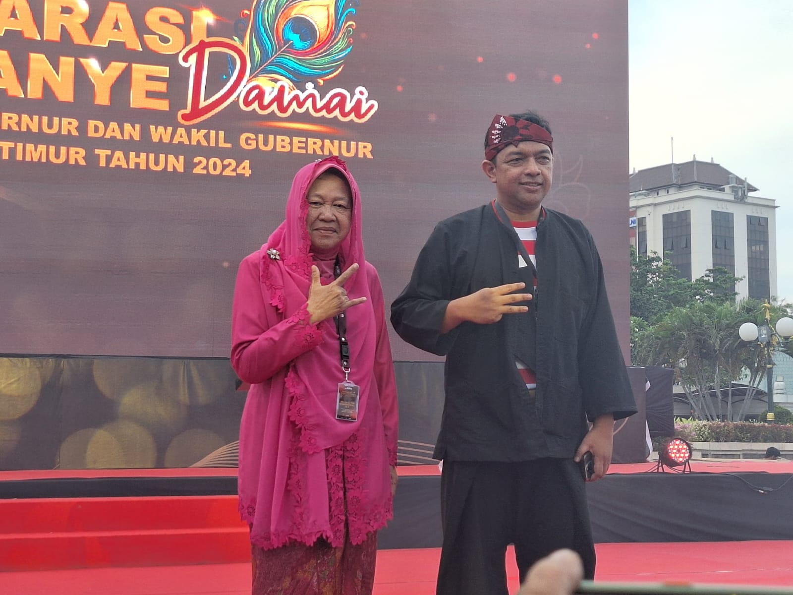 Risma-Gus Hans Ajak Pendukungnya Tidak Lakukan Hoax , Menghina Pasangan Lain