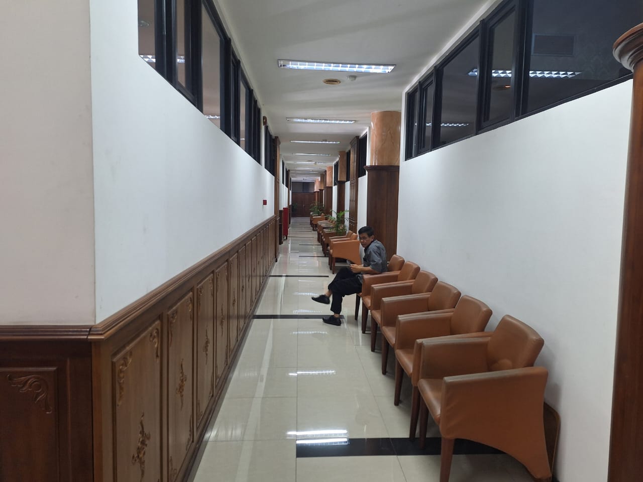 Sampai Kapan DPRD Jatim Magabu alias Makan Gaji Buta ?