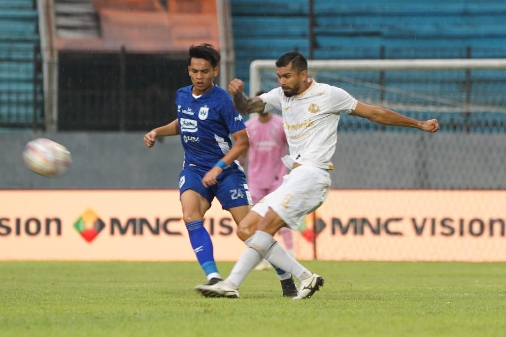 2 Gol Dramatis Antarkan Arema FC Dulang Kemenangan di Kandang PSIS