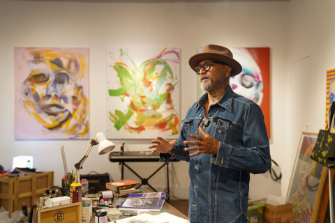 Gelar Pameran Tunggal Spray and Soul: Art and the Mirror Stage, Ade Habibie Ungkap Refleksi Diri melalui Karya Seni