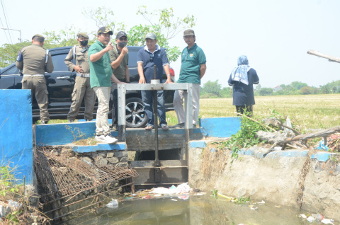 Disidak Plt Bupati Sidoarjo Subandi, Sungai Segodobacang Langsung Bersih
